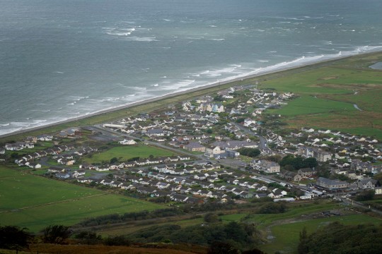 Una vista aérea de Fairbourne Village en Gwynedd en Gales